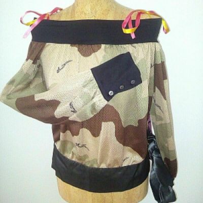 Maglia fantasia militare e stampa Gianfranco Ferrè